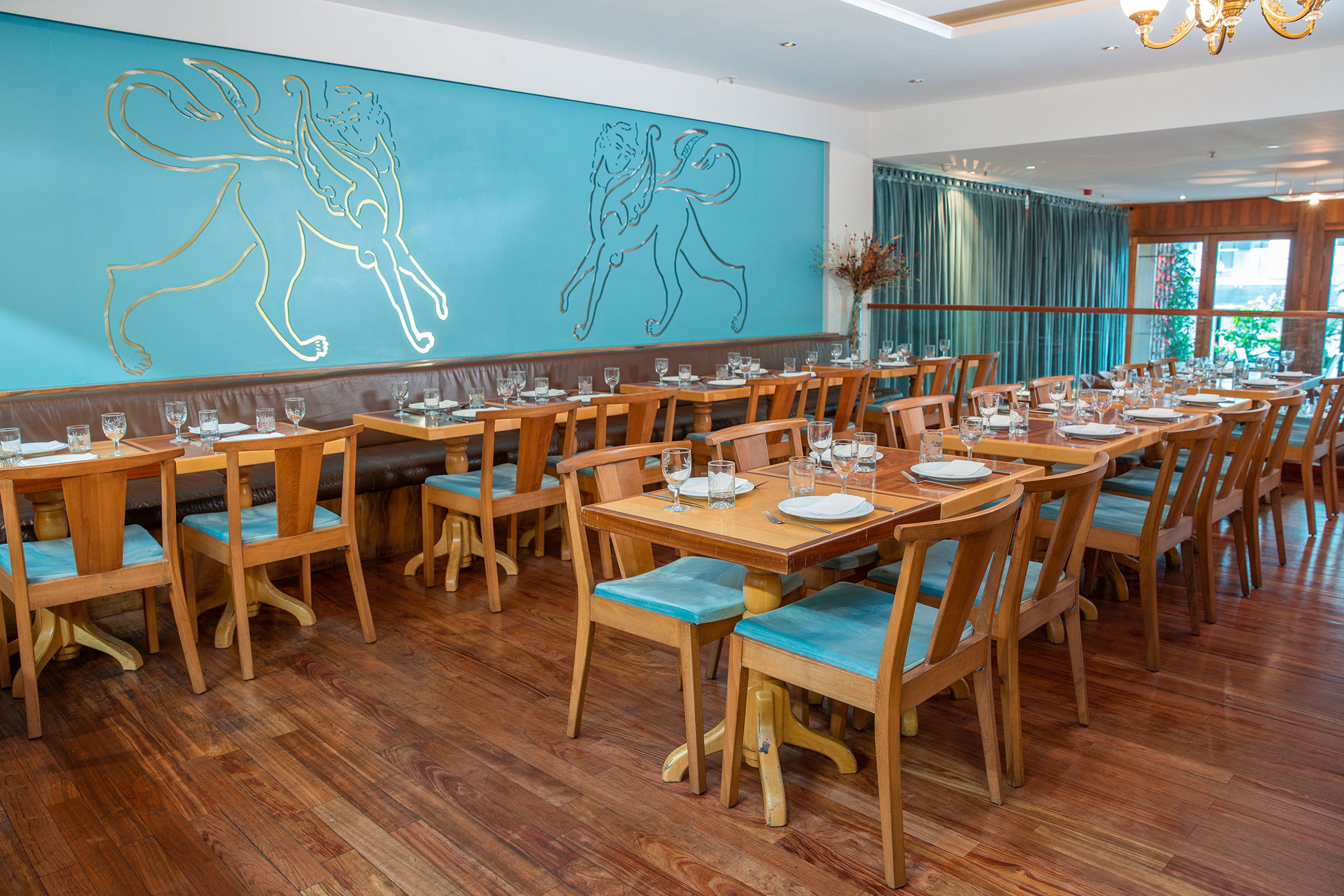 Hazev Restaurant Interior 14