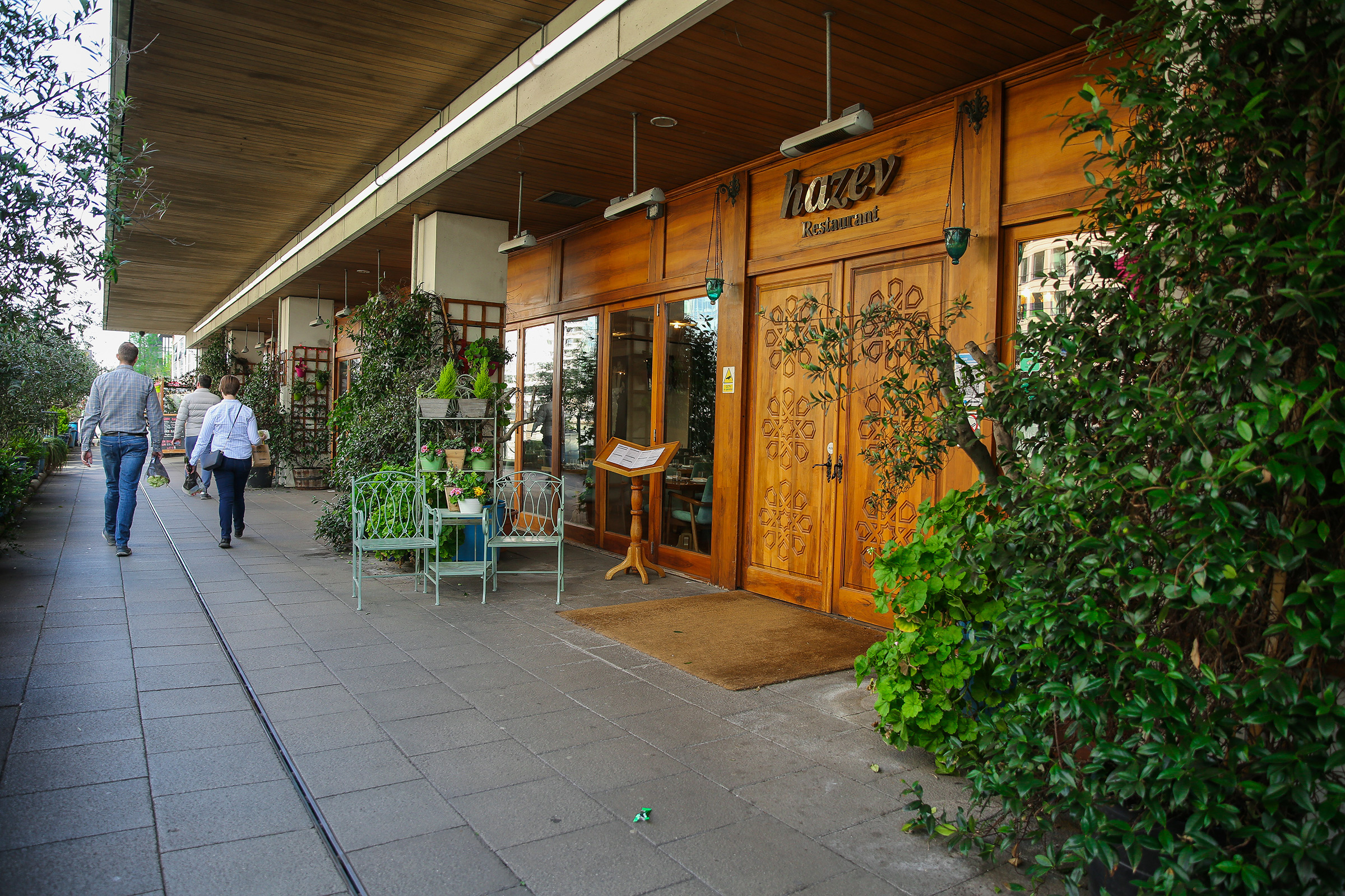 Hazev Restaurant Exterior 8